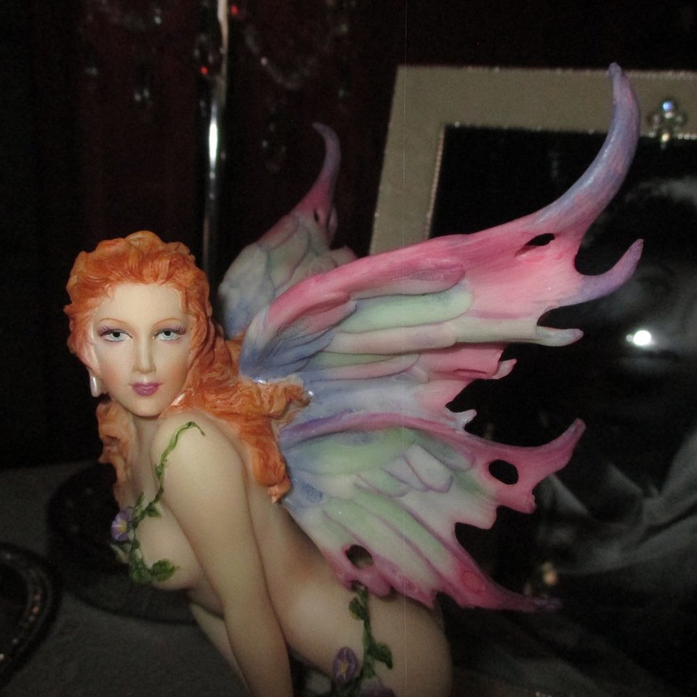 Veronese Fairy Statue - Picture 7 of 11